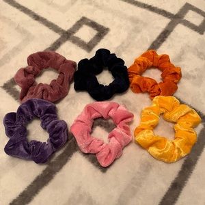 🟣EUC 6pc Scrunchies